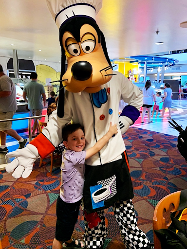 Goofy Character Dining Chef Mickey's Disney's Contemporary Resort Orlando Florida